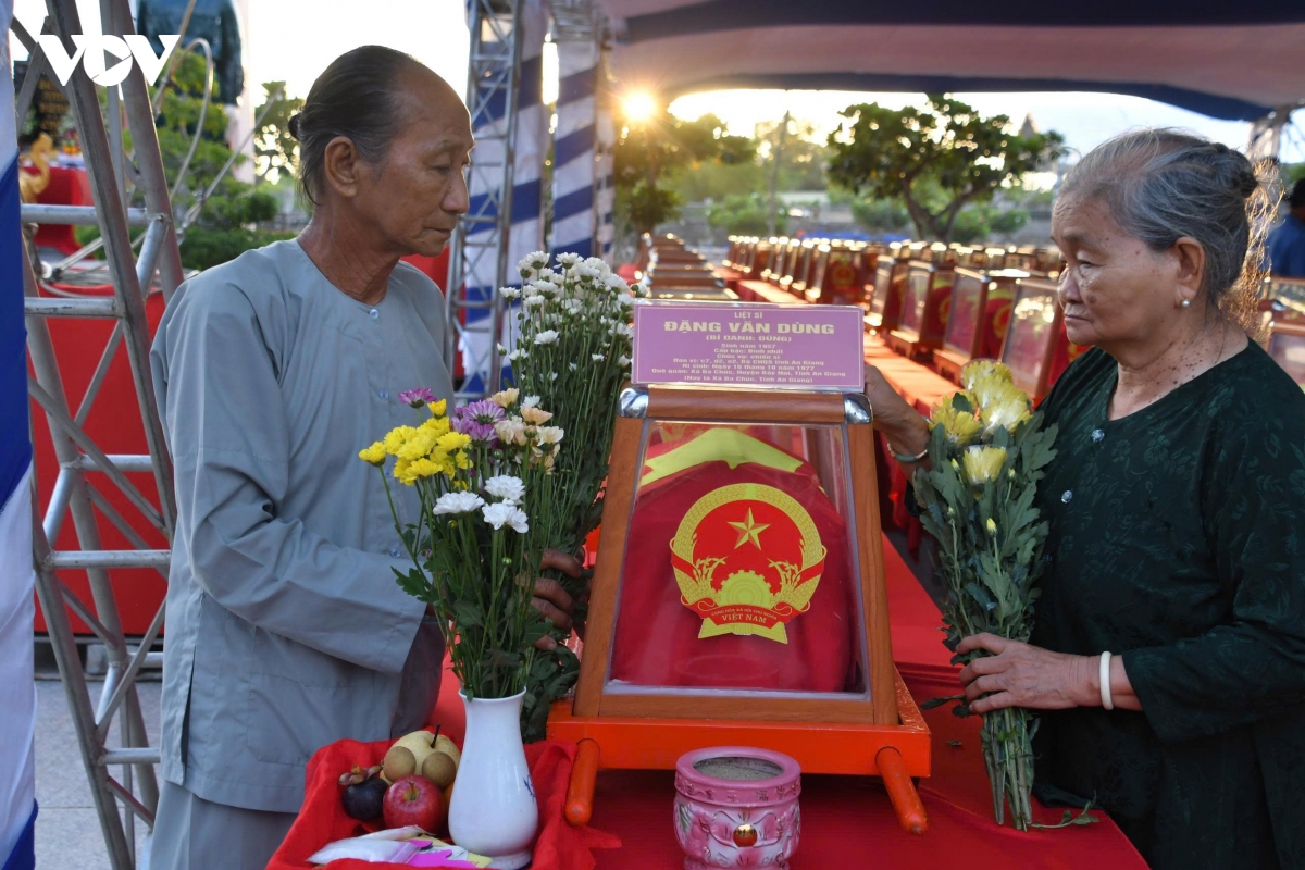 hai-cot-liet-si-22.jpg