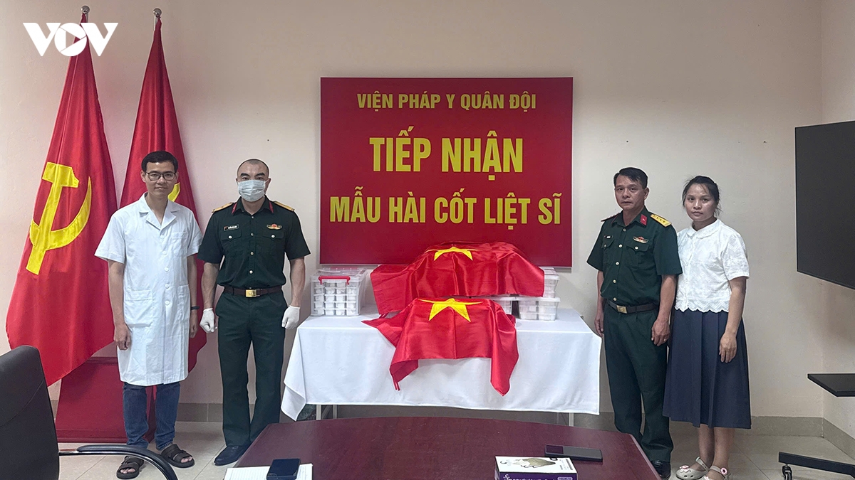 hai_cot_liet_si_2.jpg