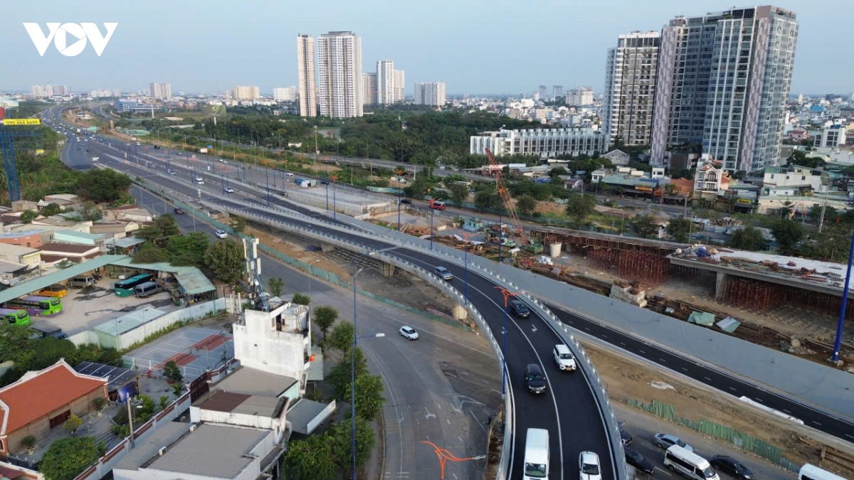 hoan_thien_ha_tang_giao_thong_gop_phan_giam_chi_phi_logistics_cho_doanh_nghiep_anh_hoang_minh_20260314190435.jpg