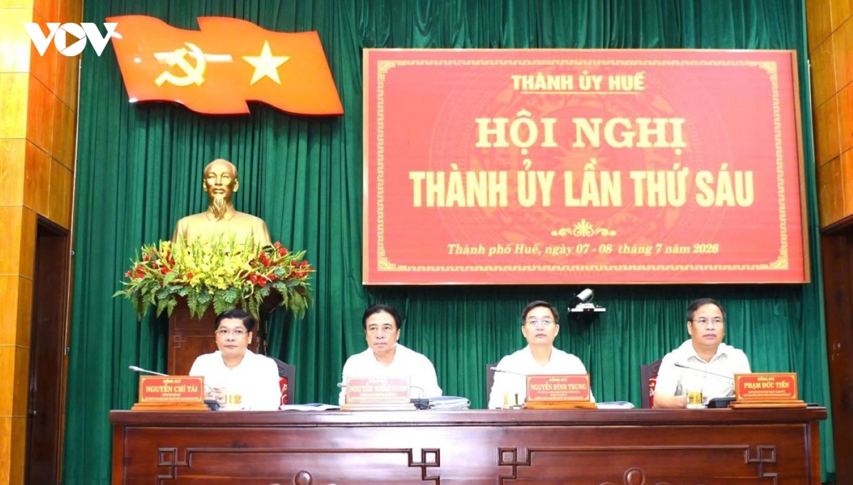 hoi_nghi_thanh_uy_hue_lan_thu_sau.jpg