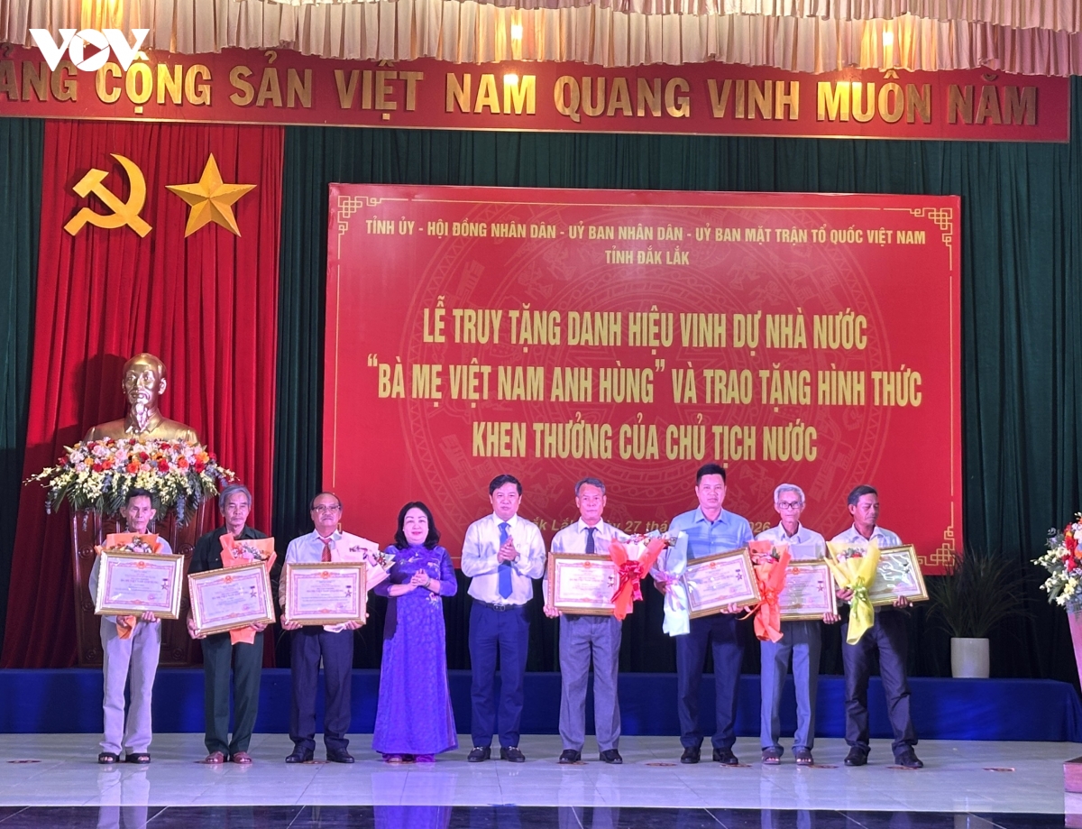 huan-chuong-lao-dong-2.jpg