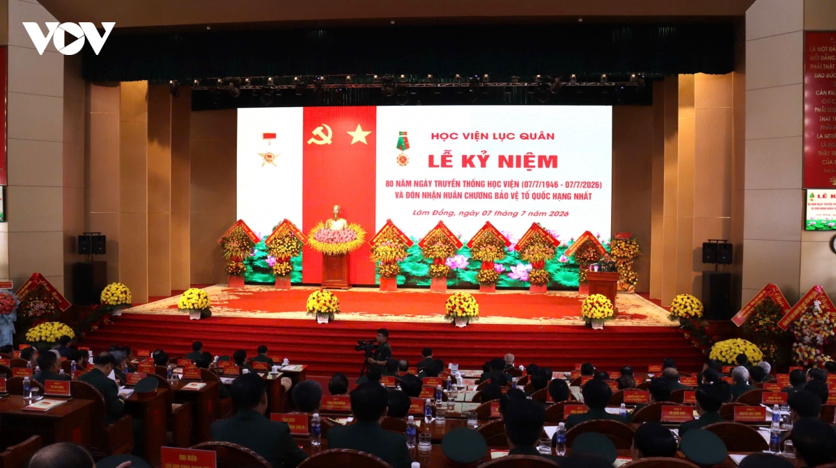 hvlq_don_nhan_huan_chuong_bao_ve_to_quoc_hang_nhat_1.jpg