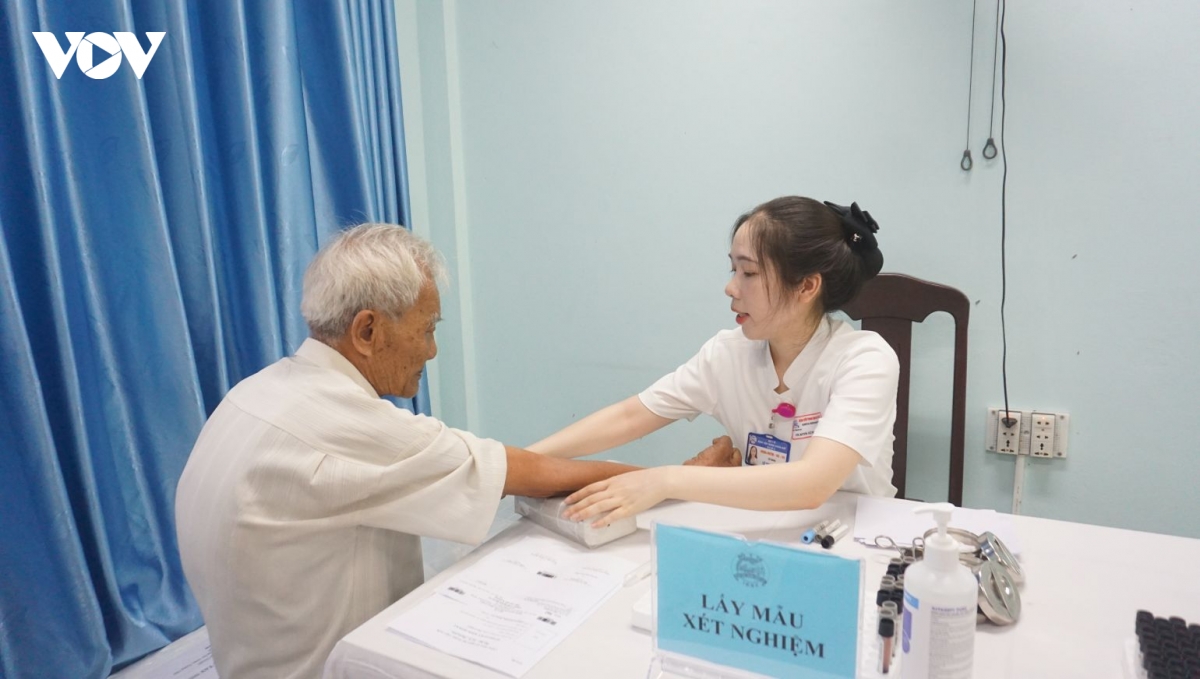 kham_suc_khoe_cho_nguoi_dan_o_phuong_phong_thai_thanh_pho_hue_20260701133532.jpg