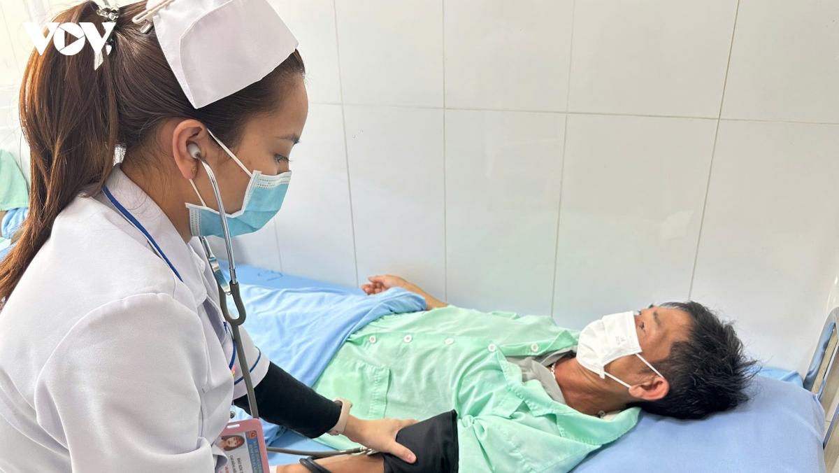 lam-dong-84-nguoi-nhap-vien-1.jpg