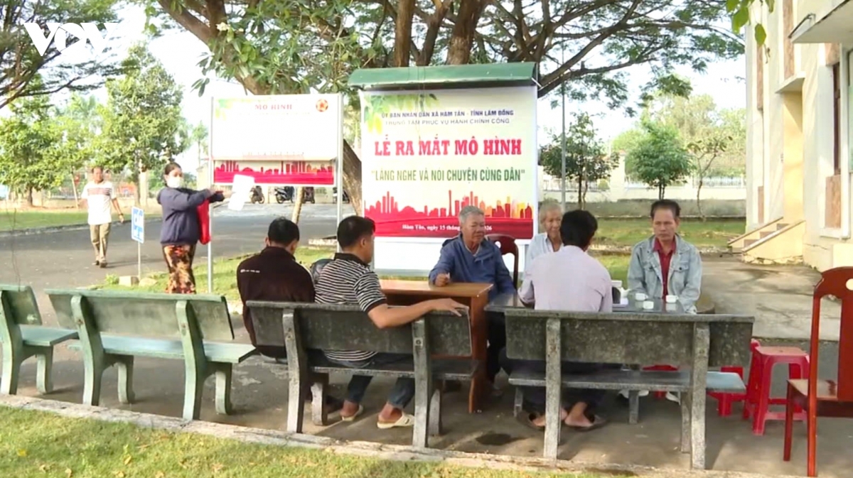 lam-dong-cq-2-cap-chuyen-tu-quan-ly-sang-phuc-vu-2.jpg