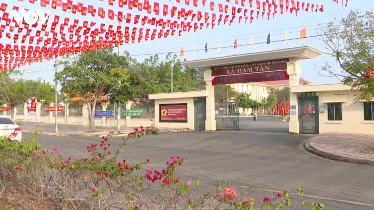 lam-dong-cq-2-cap-chuyen-tu-quan-ly-sang-phuc-vu-4.jpg