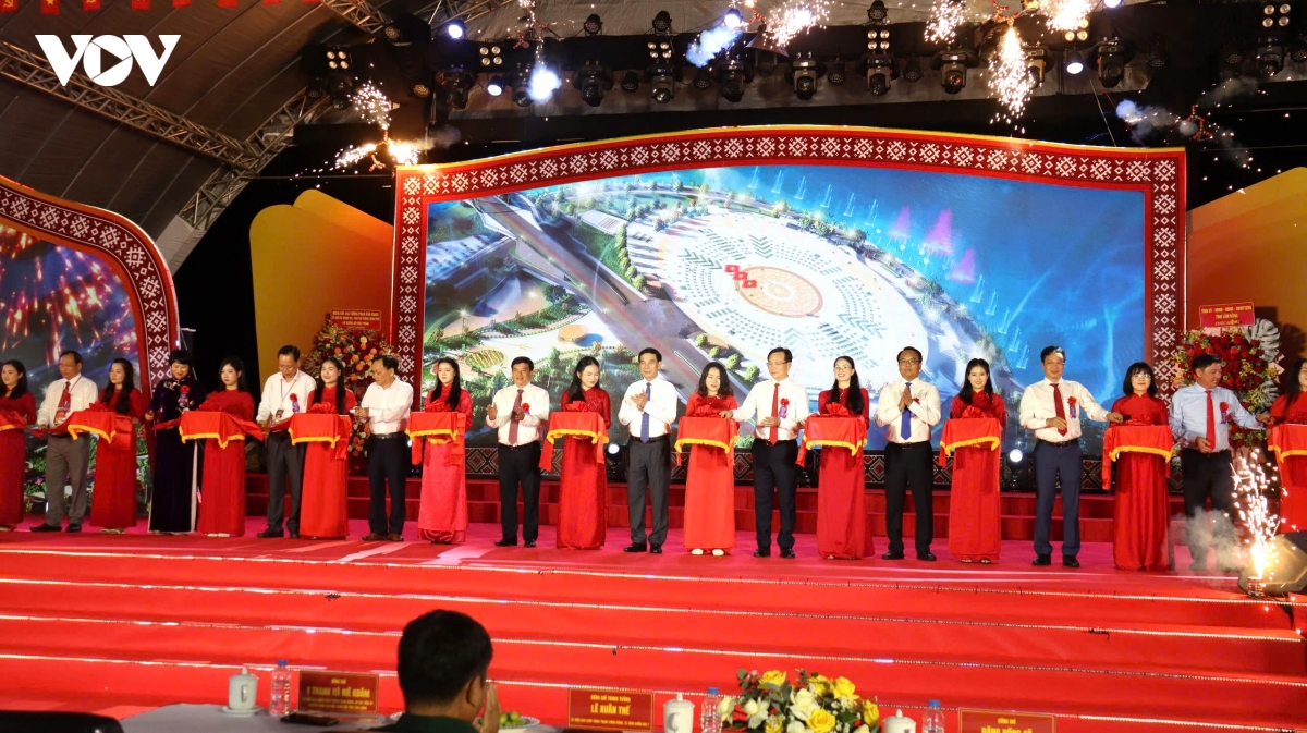 lam-dong-khanh-thanh-quang-truong-trung-tam-gia-nghia-1.jpg