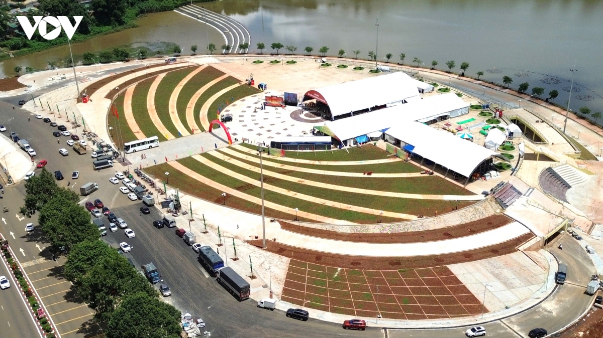 lam-dong-khanh-thanh-quang-truong-trung-tam-gia-nghia-2.jpg