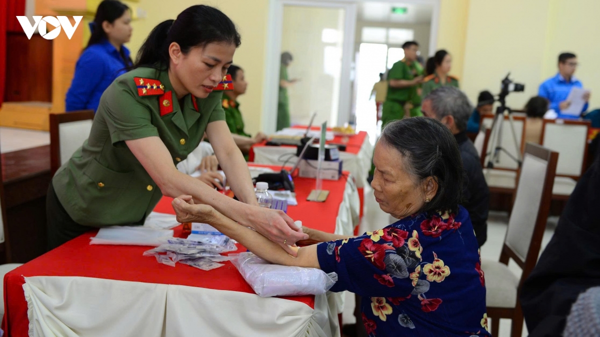 lam-dong-lay-hon-1.500-mau-adn-than-nhan-liet-si-1.jpg