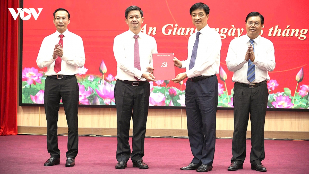 le-quang-tung-nguyen-duy-ngoc-bi-thu-an-giang-cong-tac-can-bo-1.jpg