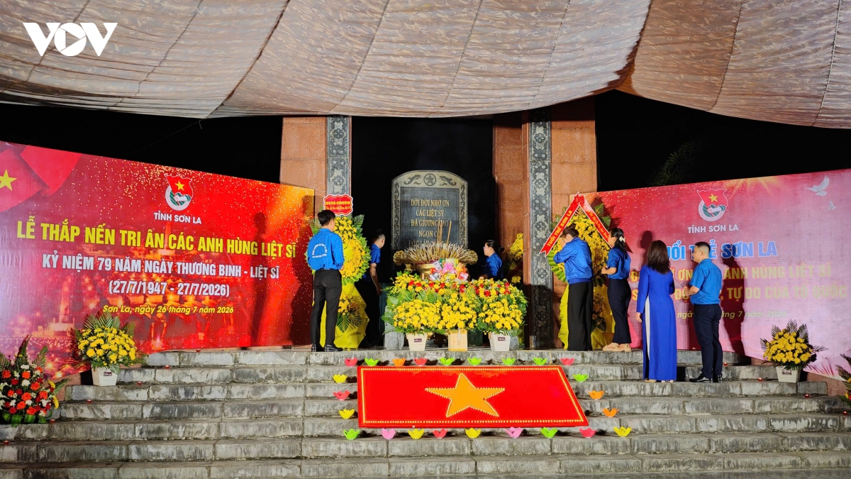 moi-ngon-nen-duoc-thap-sang-la-loi-tri-an-sau-sac-nhac-nho-the-he-tre-tiep-tuc-phat-huy-truyen-thong-cach-mang.jpg