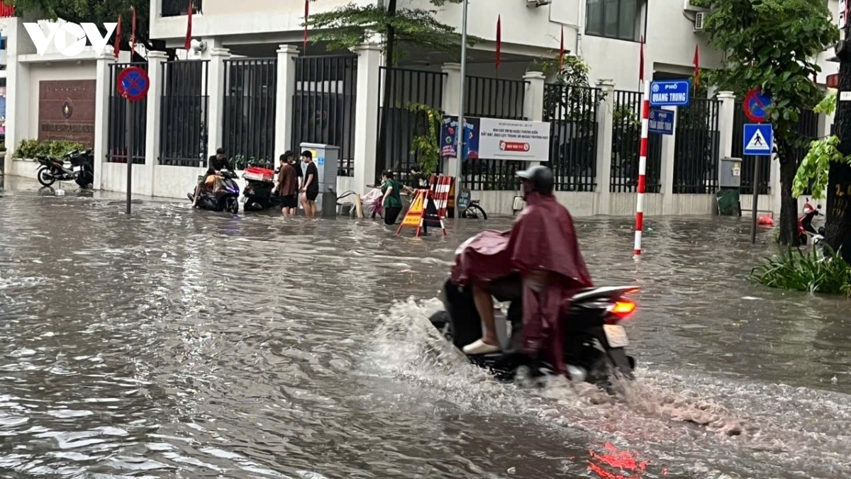 mua-lon-o-ha-noi.jpg