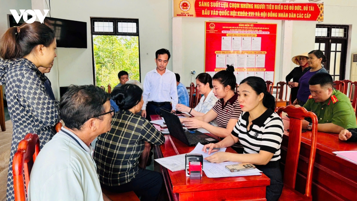 nhieu_thu_tuc_hanh_chinh_duoc_giai_quyet_ngay_tai_cac_thon.jpg