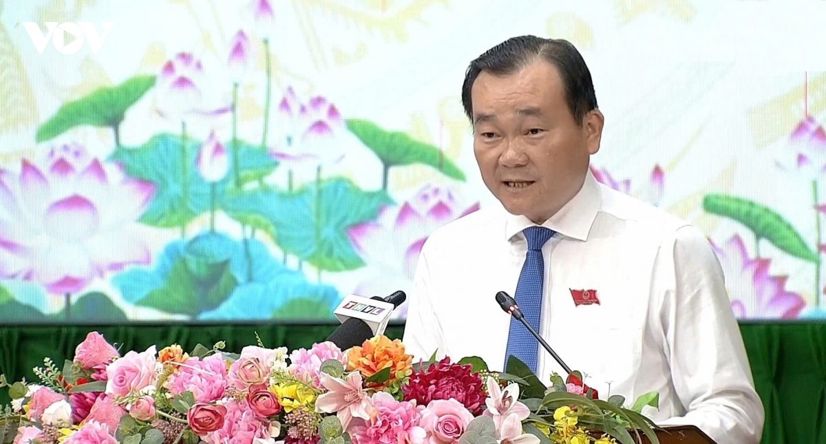 ong-nguyen-minh-dung-chu-tich-hoi-dong-nhan-dan-tinh-vinh-long-phat-bieu-khai-mac.jpg