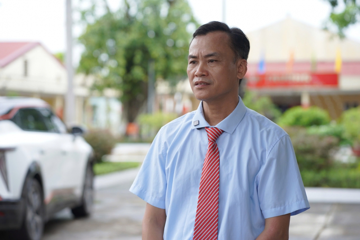 pho-giam-doc-trung-tam.jpg