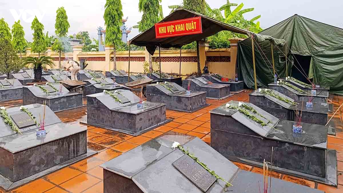quan-ninh-mau-hai-cot-liet-si.jpg