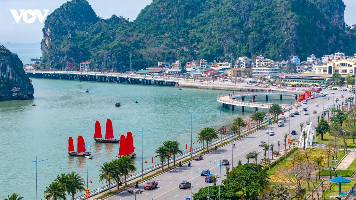 quang-ninh-nuoc-rut-tang-truong_1.jpg