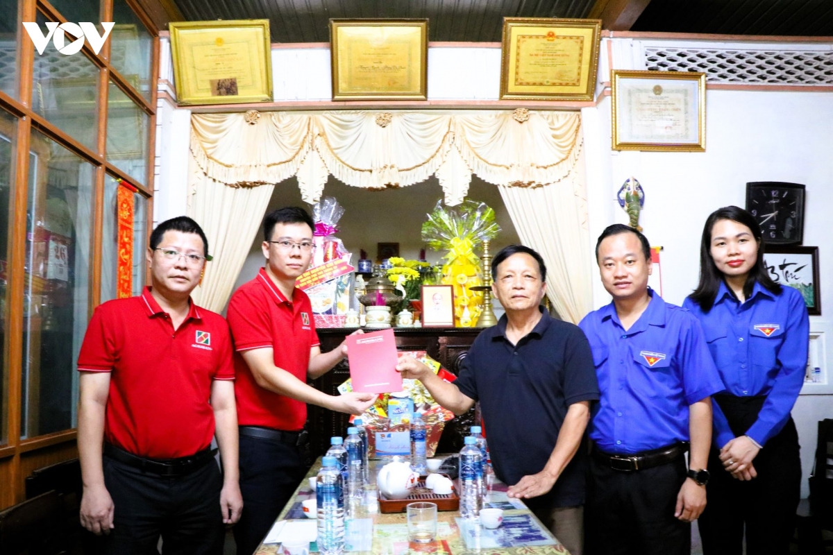 tang-qua-tri-an-gia-dinh-cac-me-viet-nam-anh-hung.jpg