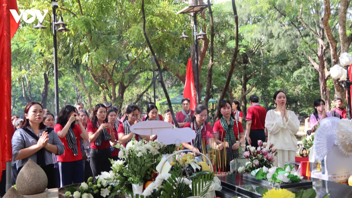 thang-7-condao-.jpg
