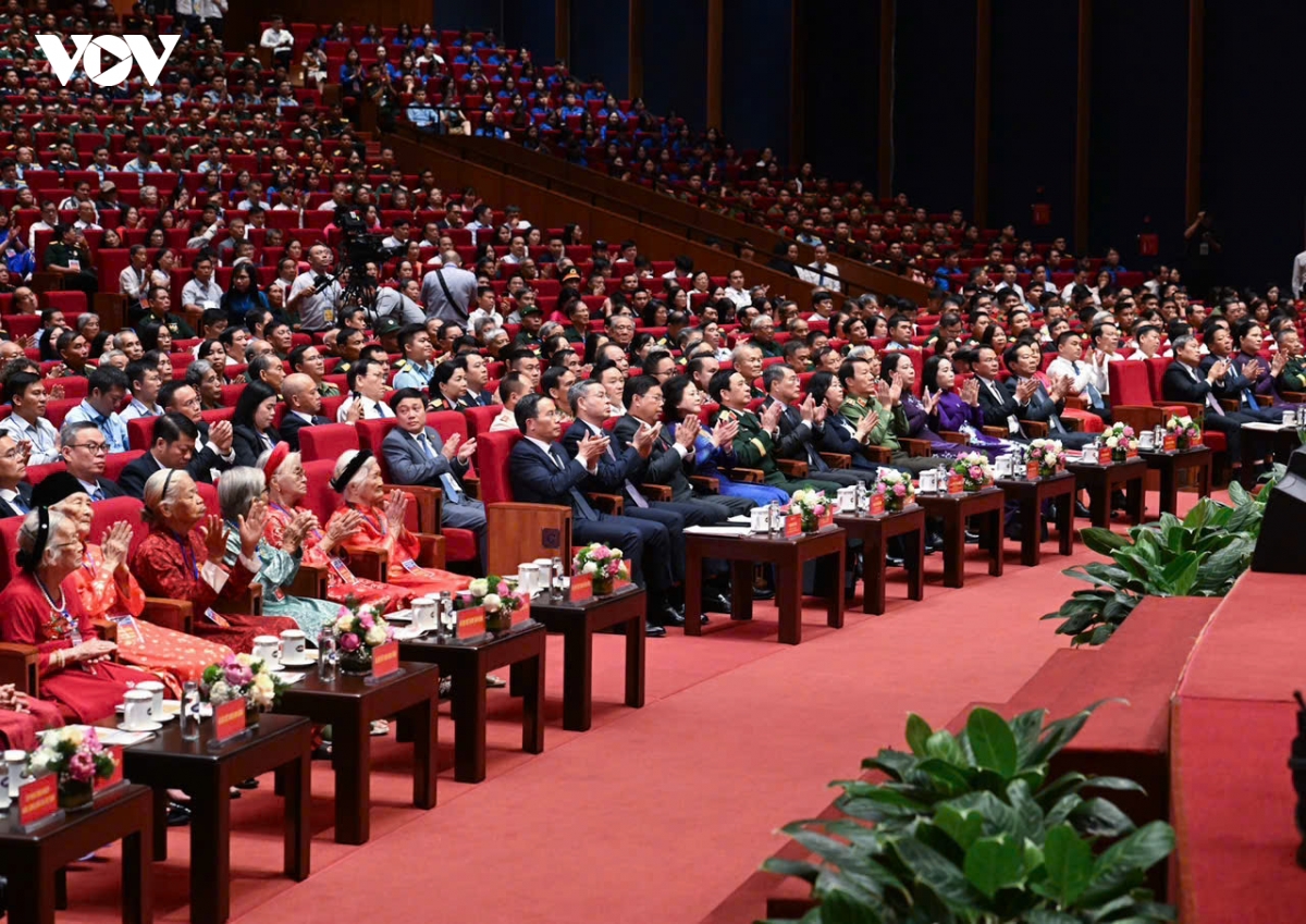 thu-tuong-du-hoi-nghi-tri-an-nguoi-co-cong-voi-cach-mang-3.jpg