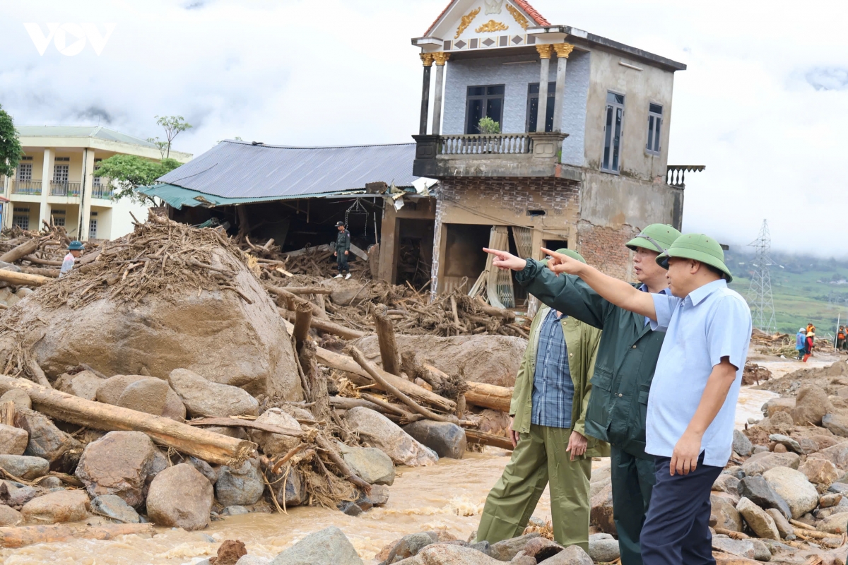 thu_truong_nguyen_hoang_hiep_cung_lanh_dao_tinh_lai_chau_thi_sat_tai_vung_lu_muong_than_20260719132416.jpg
