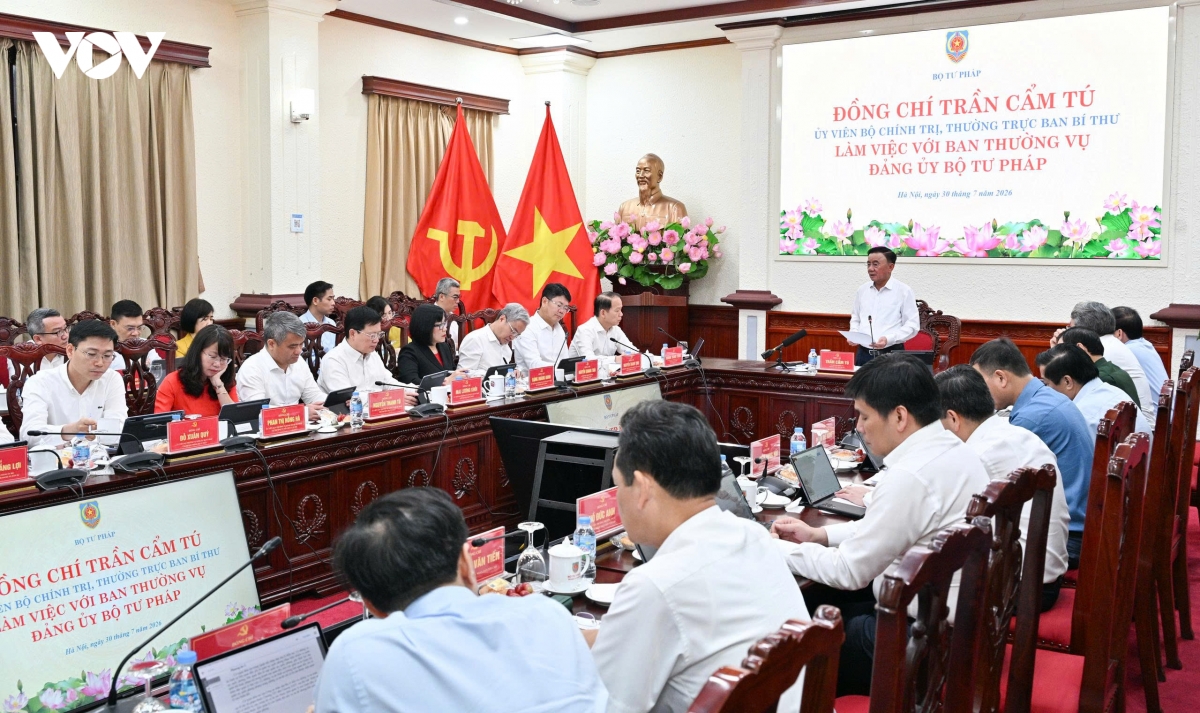 thuong-truc-ban-bi-thu-lam-viec-voi-bo-tu-phap-1.jpg