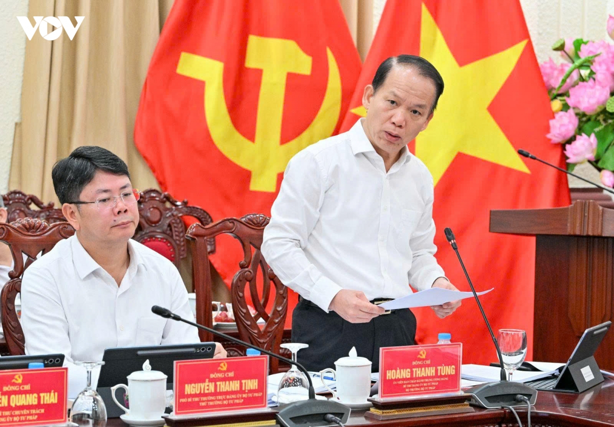 thuong-truc-ban-bi-thu-lam-viec-voi-bo-tu-phap-2.jpg