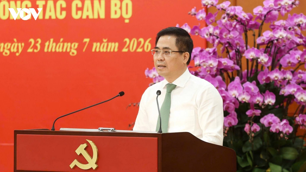thuong-truc-ban-bi-thu-trao-quyet-dinh-ve-cong-tac-can-bo-2-1.jpg