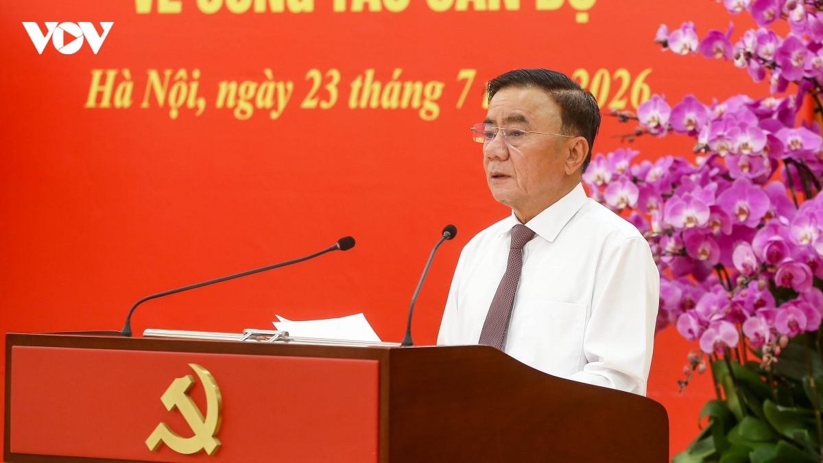 thuong-truc-ban-bi-thu-trao-quyet-dinh-ve-cong-tac-can-bo-3-1.jpg