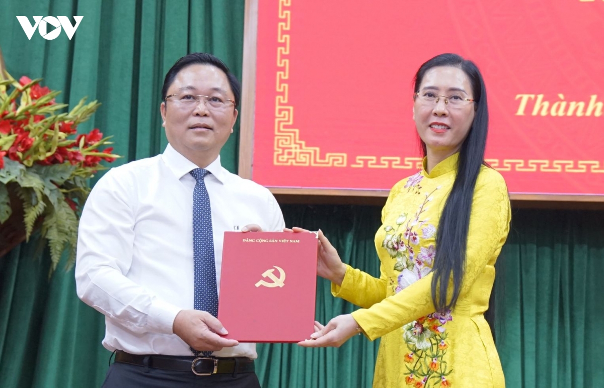 trao-quyet-dinh-1.jpg