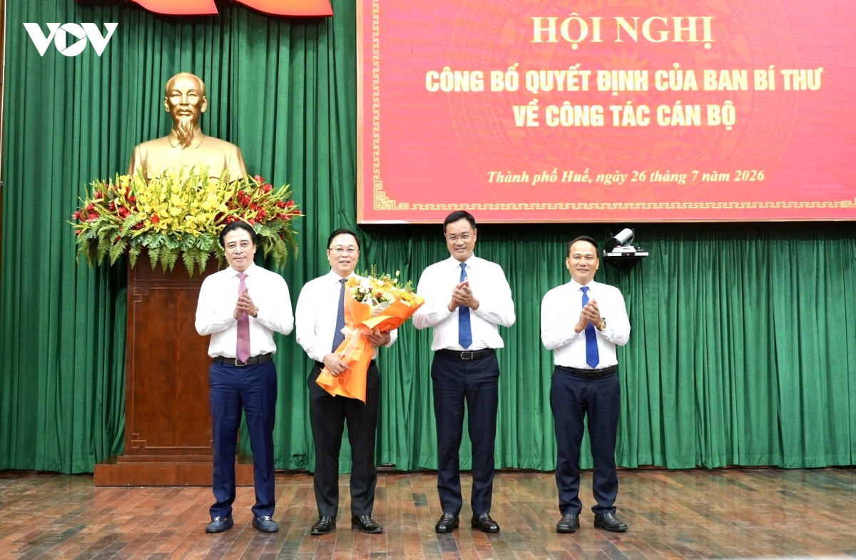 trao-quyet-dinh-2.jpg
