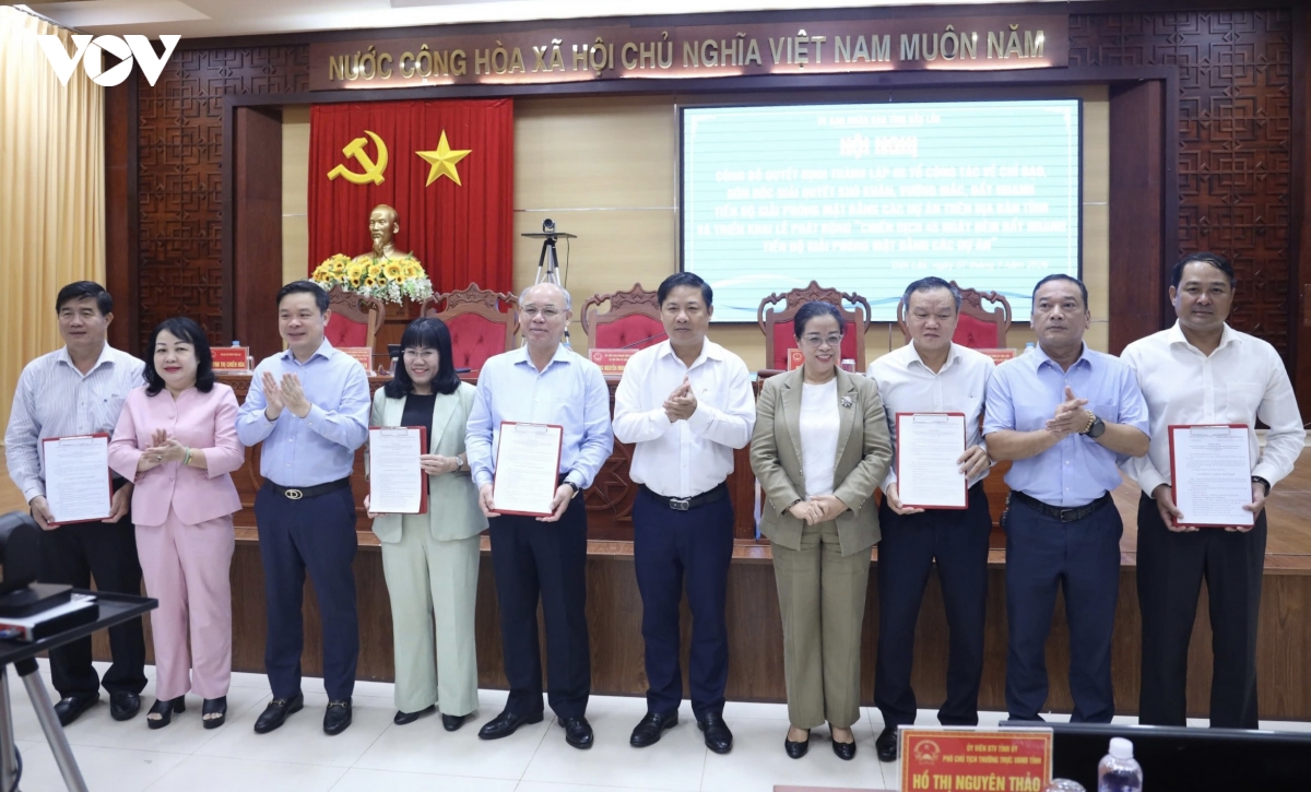 trao_quyet_dinh_thanh_lap_cac_to_2.jpg