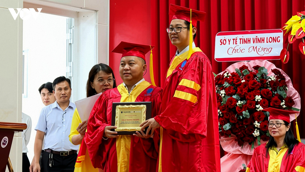 vinh-long-ban-hanh-chinh-sach-thu-hut-nhan-luc-chat-luong-cao.jpg