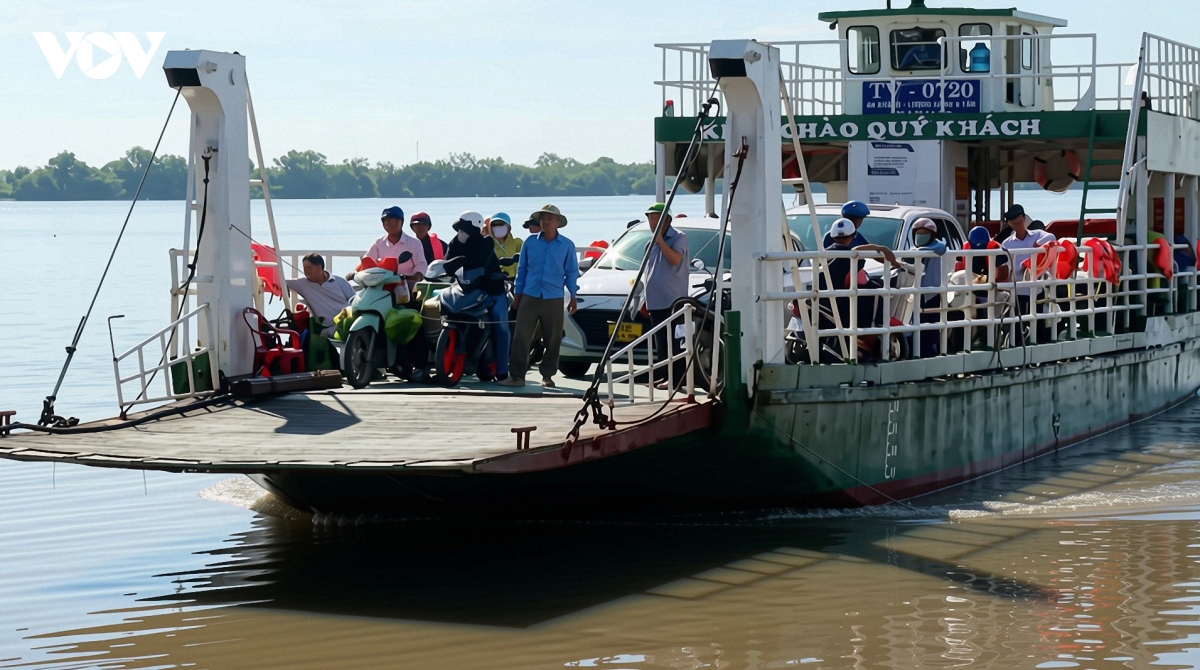 vinh-long-dia-phuong-co-he-thong-van-tai-thuy-lon-o-dbscl.jpg