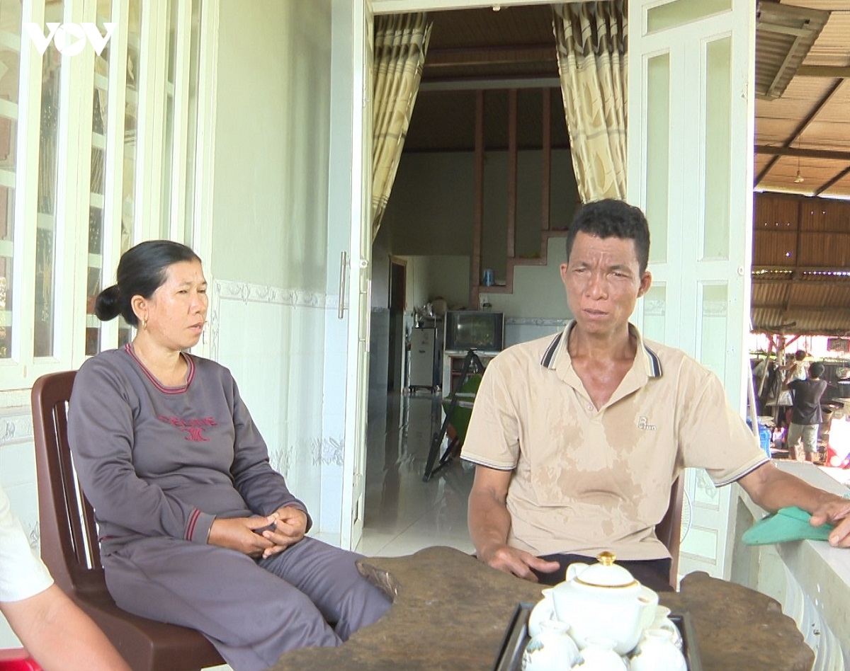 vo-chong-anh-vo-van-duong-va-chi-vo-thi-nam-o-thon-4-xa-tra-tan-tinh-lam-dong.jpg