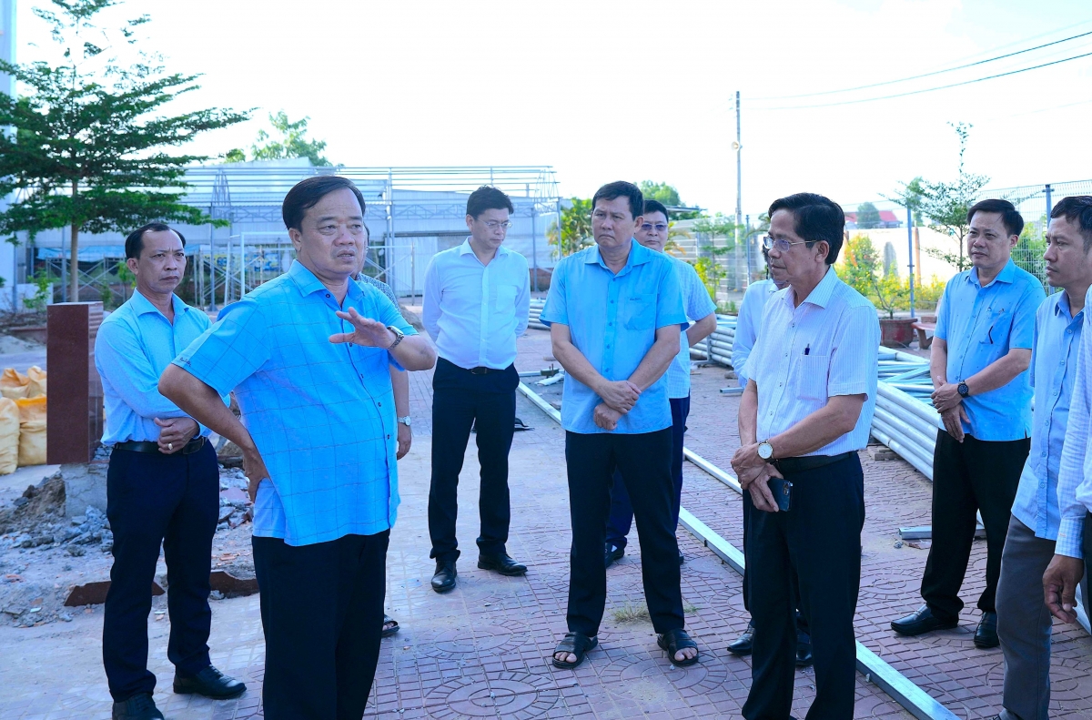1-ong-huynh-quoc-viet-luu-y-can-ung-dung-cong-nghe-de-nang-cao-chat-luong-day-va-hoc.jpg