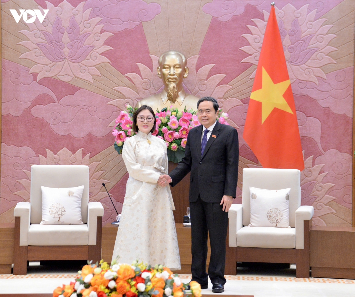 1-quoc-hoi-mong-co-tran-thanh-man-1.jpg