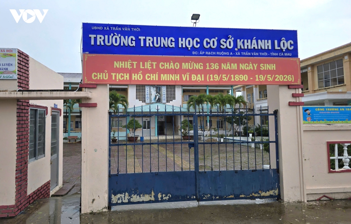 1-truong-thcs-khanh-loc-he-nay-thuc-hien-son-sua-lai-mot-so-phong-hoc.jpg