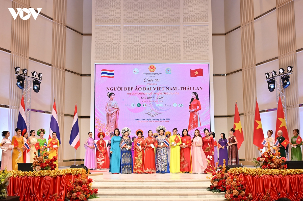 13.-le-trao-giai-cuoc-thi-nguoi-dep-ao-dai-viet-nam-thai-lan-lan-thu-nhat.jpg