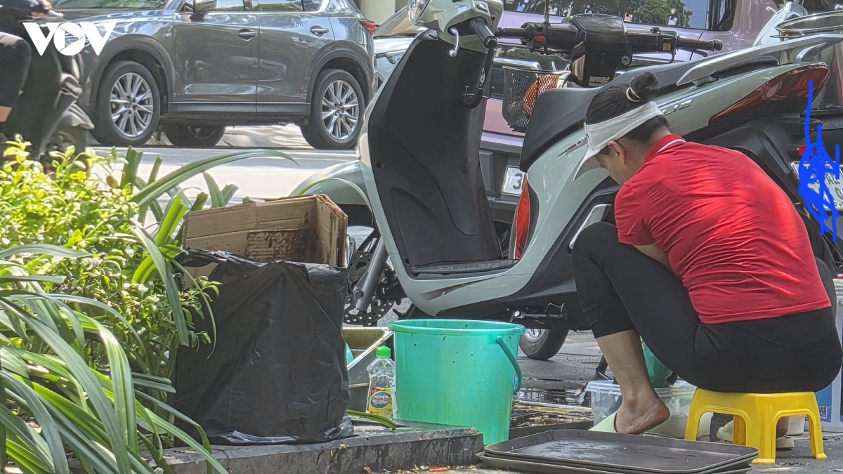 Cần có thêm nhiều camera để xử phạt tình trạng chiếm dụng vỉa hè, góp phần xây dựng ý thức văn minh đô thị.