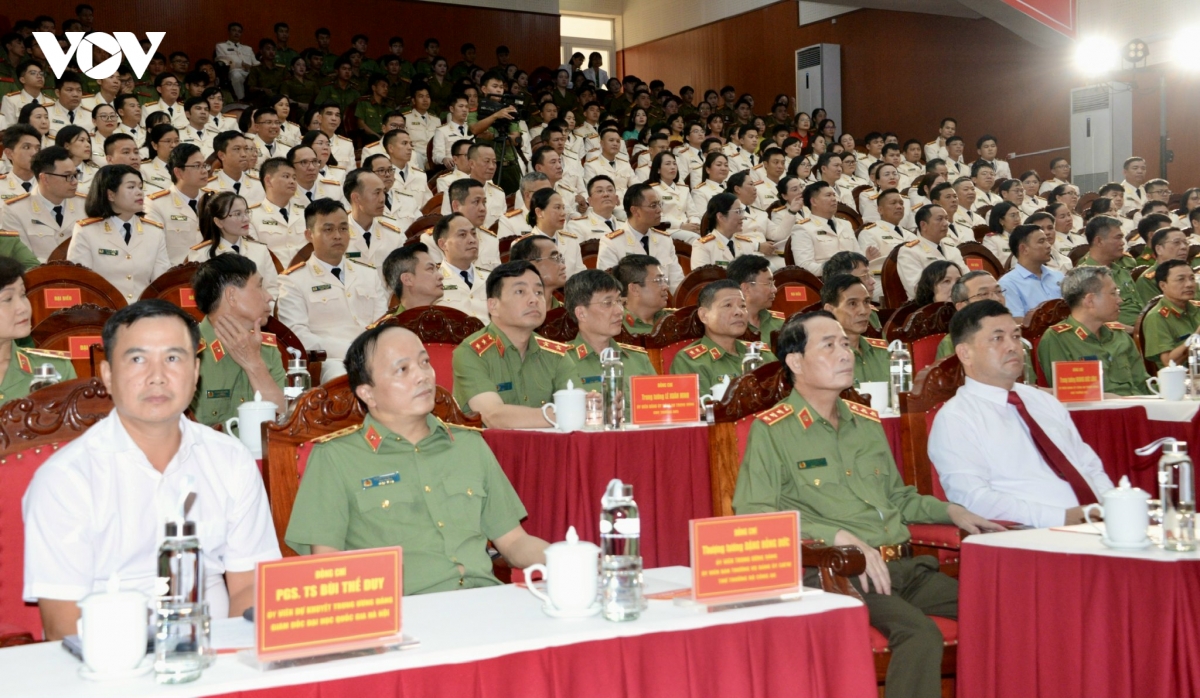 17-08_cac-dai-bieu-du-buoi-lam-viec.jpg