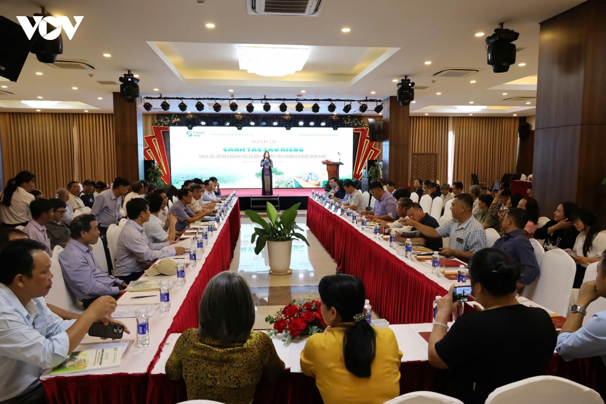 Các đại biểu tham gia Tọa đàm “Canh tác sầu riêng thích ứng với biến đổi khí hậu và đáp ứng tiêu chuẩn của thị trường nhập khẩu” diễn ra tại tỉnh Đắk Lắk.