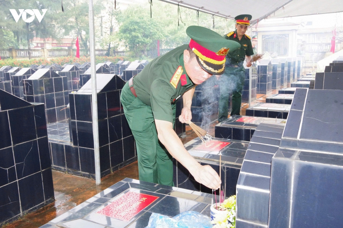 19-8-hai-phong-lay-mau-sinh-pham-liet-si-2.jpg