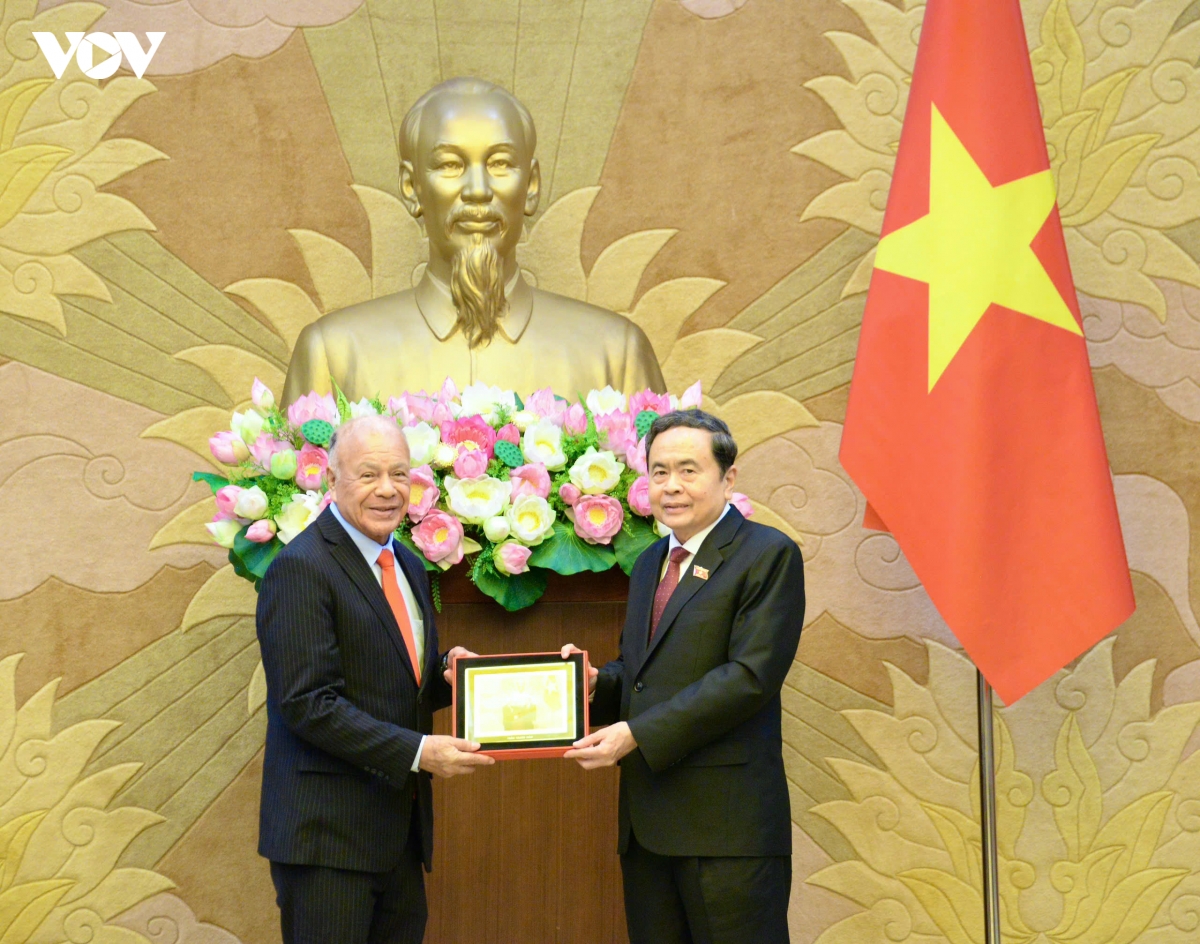 2-ctqh-tran-thanh-man-tiep-doan-mexico-5.jpg