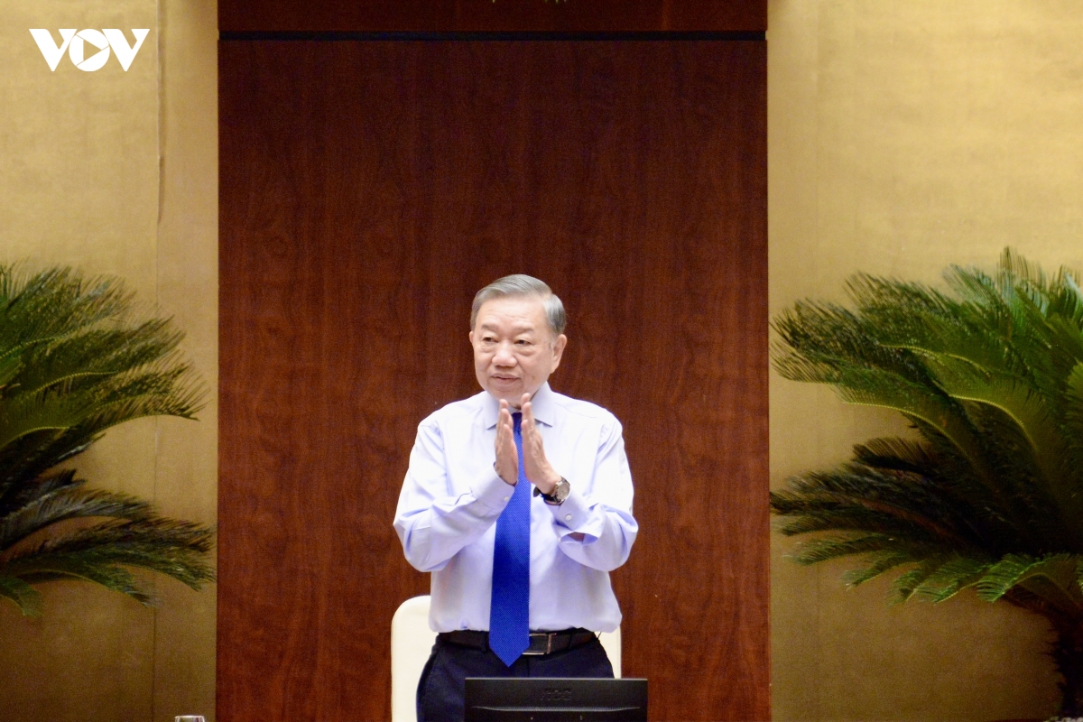 2-tbt-to-lam-can-bo-ban-bi-thu-quan-ly-3.jpg
