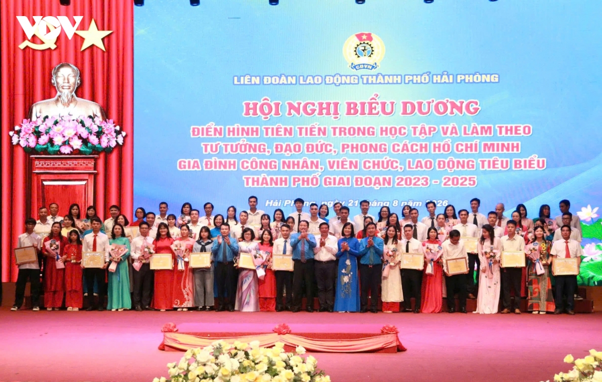 21-8-bieu-duong-cong-nhan-hai-phong-1.jpg