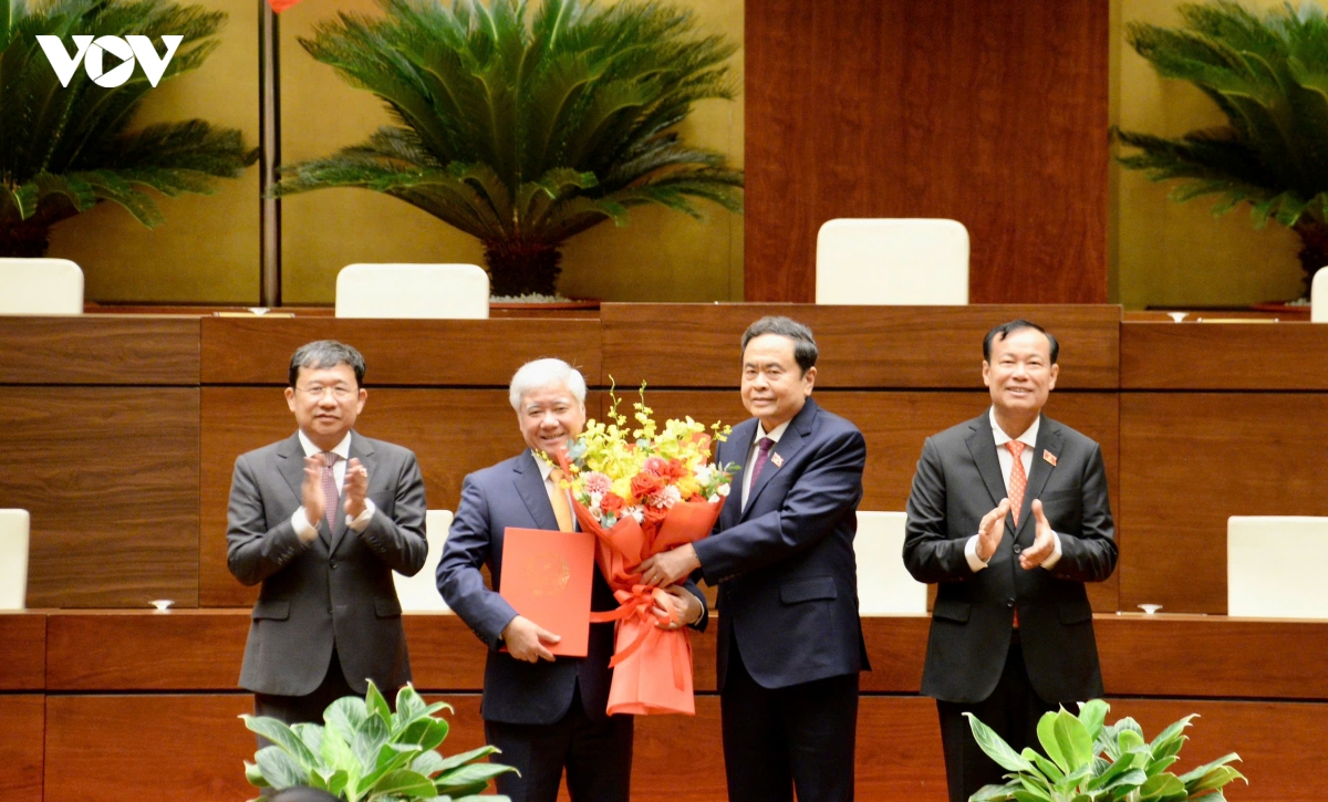 21-8-ctqh-trao-quyet-dinh.jpg