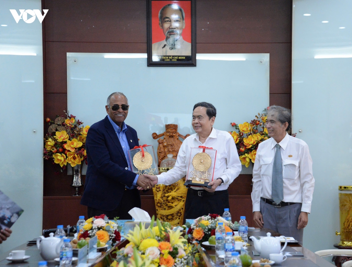 25-8-ctqh-tham-lam-viec-cong-ty-caseamex-2.jpg