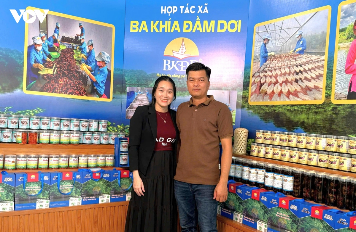 3-khoi-nghiep-tu-ba-khia.jpg