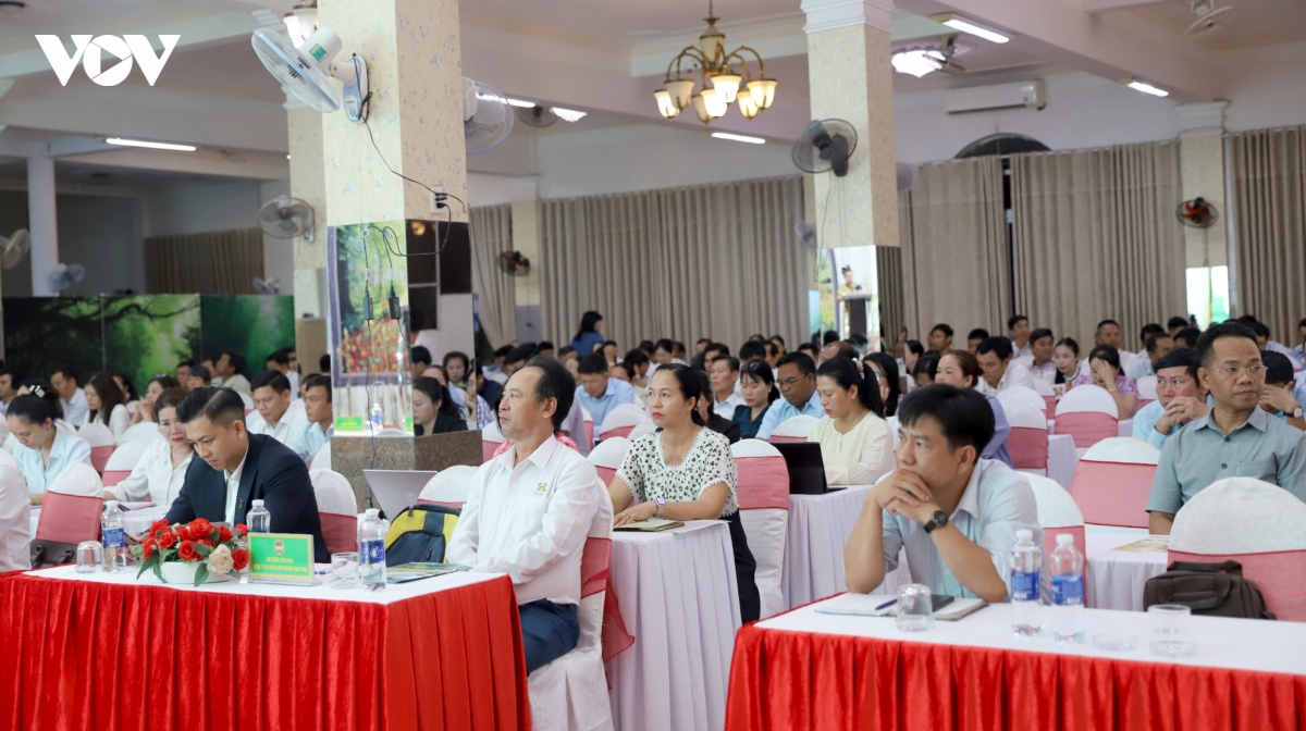 4-8-hoi-thao-2.jpg